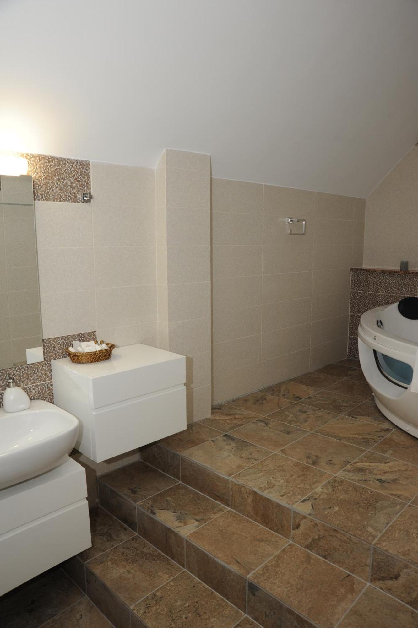 Castelul De Smarald Acomodação com café da manhã Pîngărăciori Exterior foto